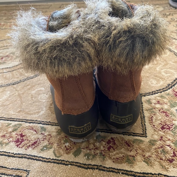 Woman’s sperry winter boots - Picture 2 of 2